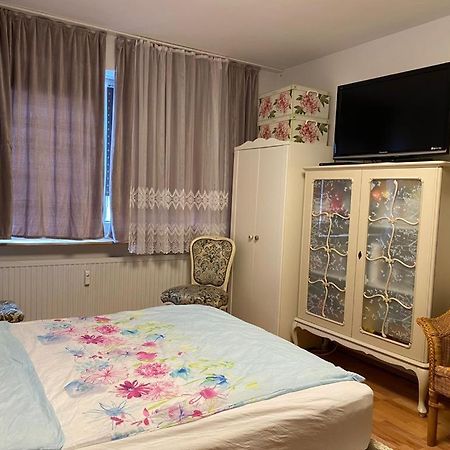 Mitten In Duesseldorf Bagian luar foto
