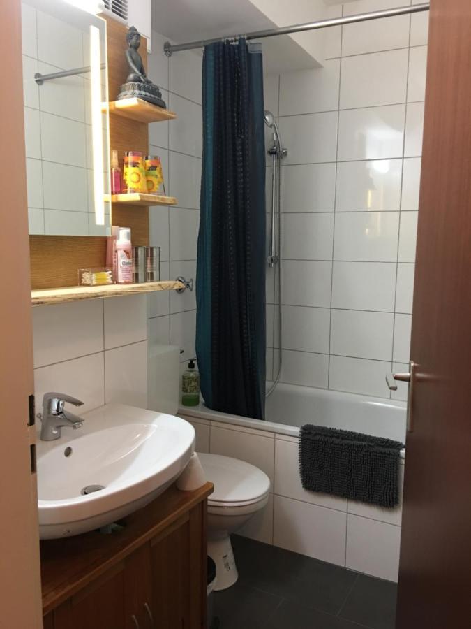Mitten In Duesseldorf Bagian luar foto