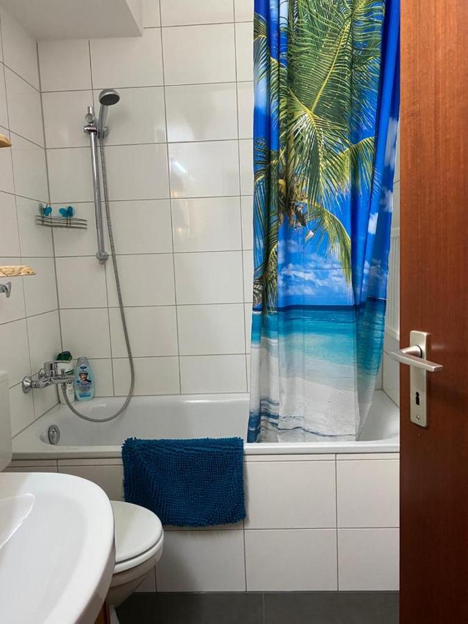 Mitten In Duesseldorf Bagian luar foto