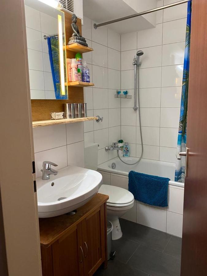 Mitten In Duesseldorf Bagian luar foto